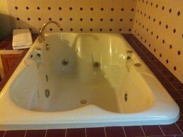 King Suite Jacuzzi with Fireplace Tub