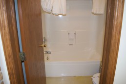 Standard King Room Tub