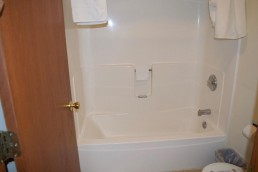 Standard Queen Room Bathroom
