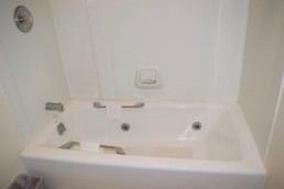 Whirlpool Hot Bath Tub