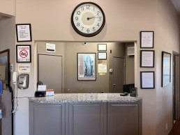 Front desk at AmeriVu Inn & Suites Alton