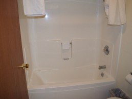 King Suite Jacuzzi with Fireplace Sink